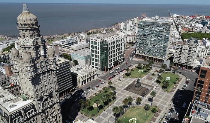 Vista aérea de la Torre Ejecutiva y la Plaza Independencia