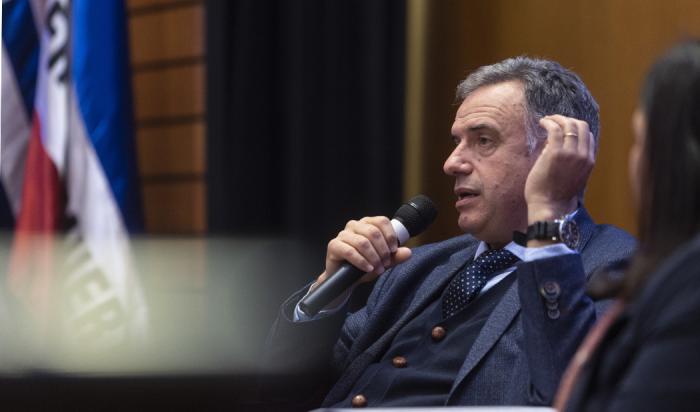 Presidente Yamandú Orsi durante su oratoria