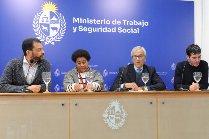 Juan Castillo y otras autoridades en conferencia de prensa