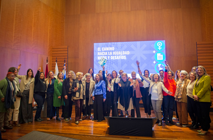 Foto grupal de todas las mujeres participantes del evento