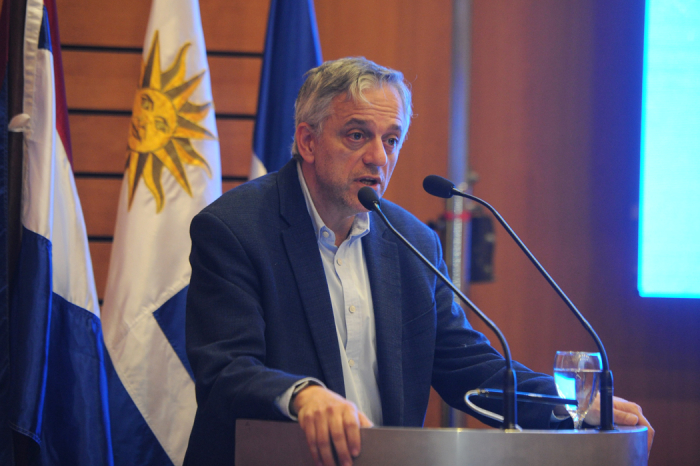 Rodrigo Arim disertando en seminario sobre Diálogo Social