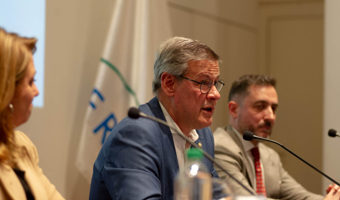 Prosecretario, Jorge Díaz, en mesa de autoridades