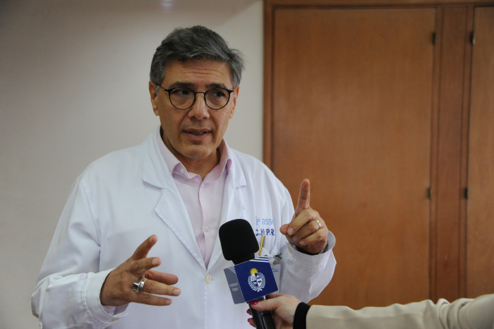 Gustavo Giachetto siendo entrevistado