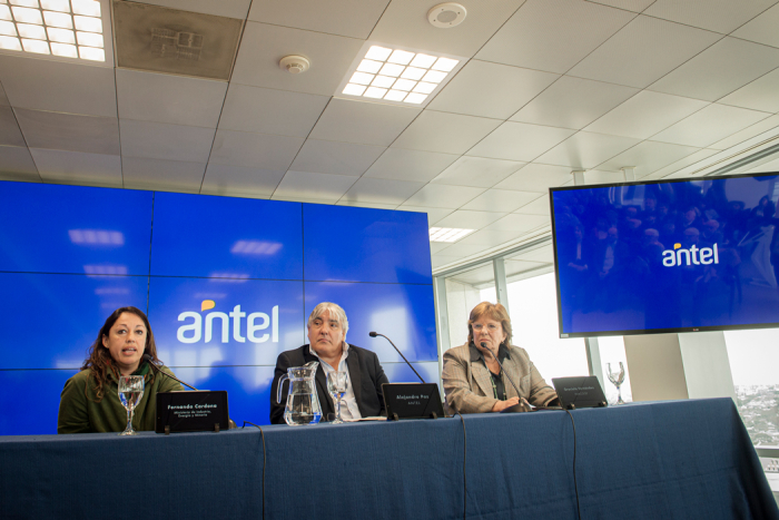 Mesa de autoridades del evento