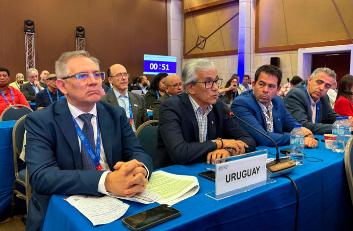 Ministro de Trabajo y Seguridad Social, Juan Castillo, durante su participación en el encuentro junto a otros representantes de Uruguay