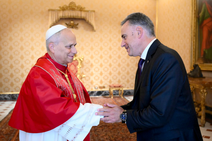 Papa León XIV y presidente Yamandú Orsi.