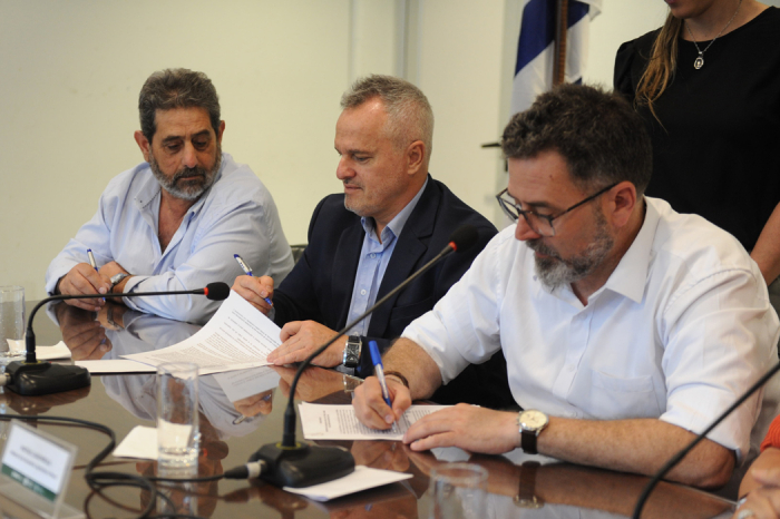 José Saavedra y Matías Carámbula firman convenio  José Saavedra y Matías Carámbula firman convenio