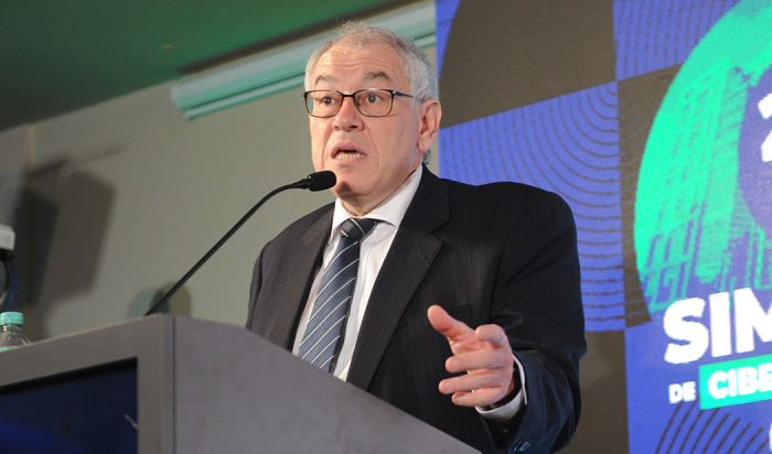 Director de Agesic, Daniel Mordecki, en la apertura del simposio sobre ciberseguridad organizado por OEA en Montevideo.