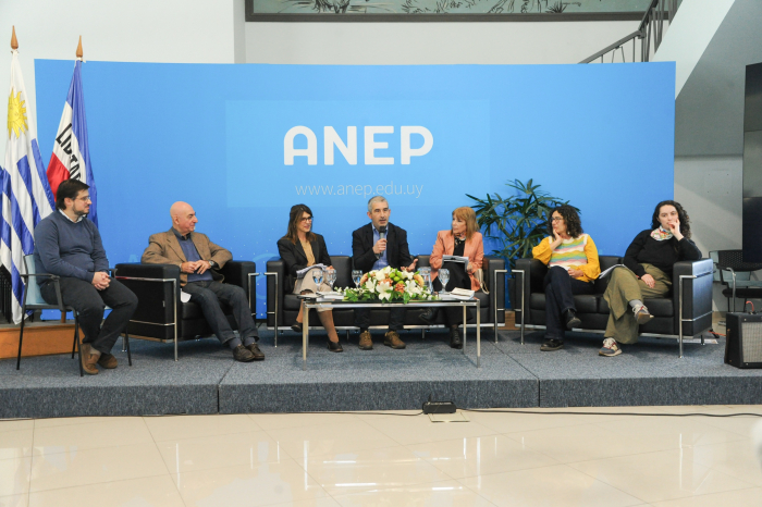 Oratoria de autoridades de la ANEP durante la presentación de la Comisión de Convivencia y Participación