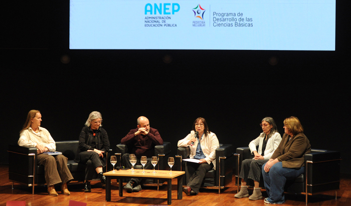 Autoridades en el cierre de Ciencia Joven 2025