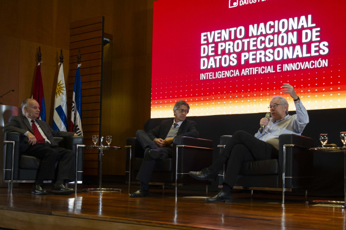 Autoridades de Agesic y Unidad de Datos Personales