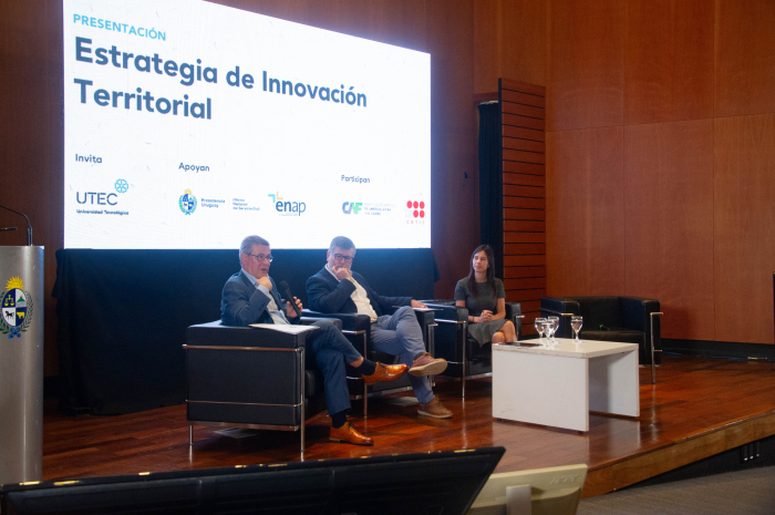 Autoridades en la presentación de la Estrategia Innovación Territorial