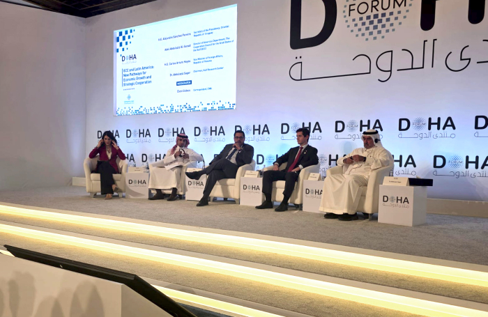 Alejandro Sánchez participa en debate durante el Foro Internacional de Doha