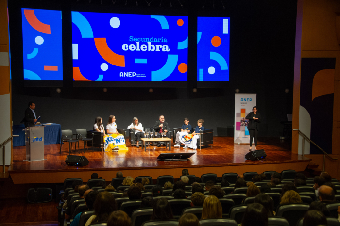 Secundaria Celebra, en el auditorio de la Torre de las Comunicaciones