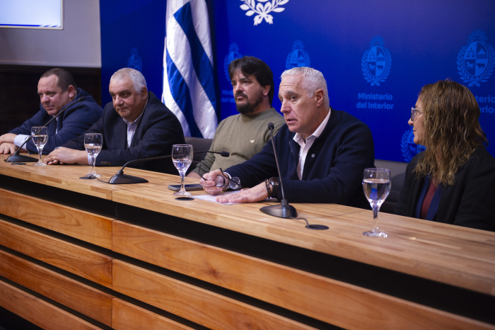 Autoridades en presentación de Gol a la Esperanza