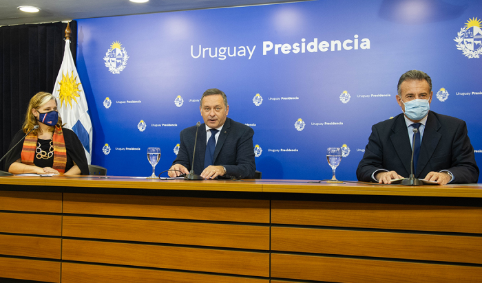 Autoridades de Gobierno y encargada de negocios de Estados Unidos en Uruguay J. Savage