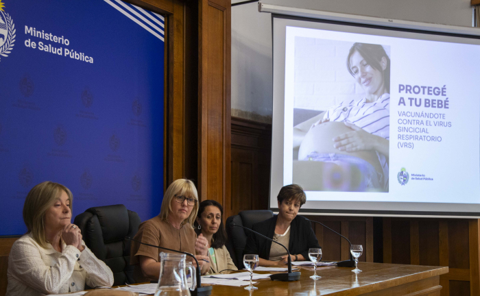 Autoridades en la presentación de la campaña de vacunación contra el VRS