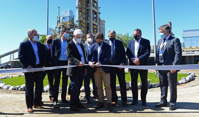 Presidente Luis Lacalle Pou en inauguración de cementera Cielo Azul