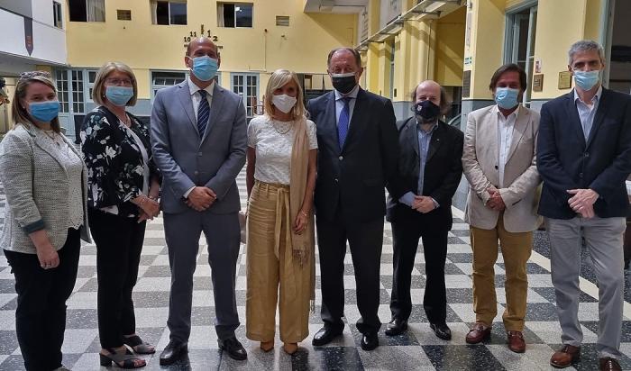 Vicepresidenta, Beatriz Argimón con autoridades del Mides y de SAEP
