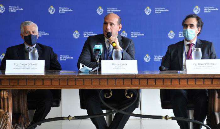 Ministro Martín Lema en firma de convenio con Cámara de la Construcción del Uruguay Ministro Martín Lema en firma de convenio con Cámara de la Construcción del Uruguay
