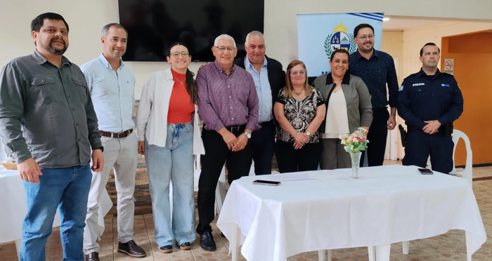 Autoridades e instituciones en firma de convenio