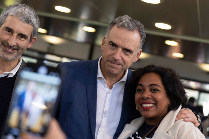 Presidente Orsi con maestras comunitarias