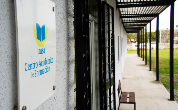 Inisa implementará software para monitorear trayectorias educativas de cada adolescente a su cargo Fachada del Centro Académico de Formación del Inisa