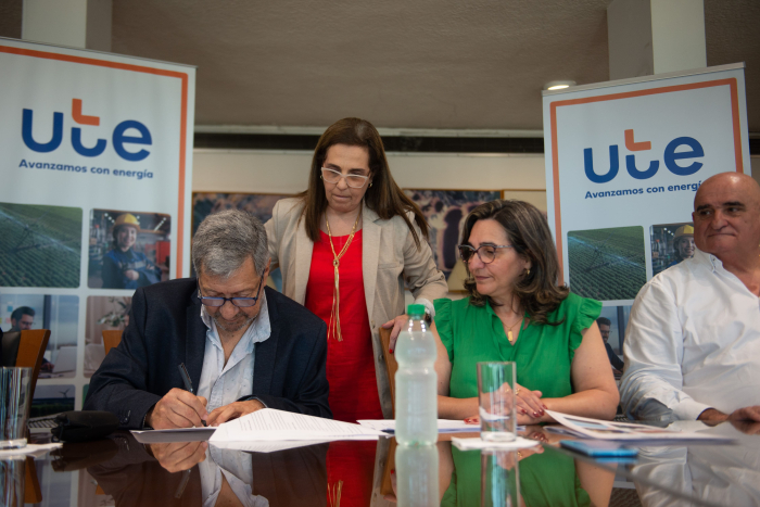 Autoridades firman convenio entre UTE y Dinali