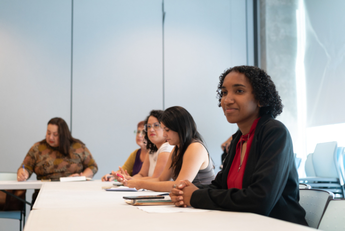 Personas migrantes en encuentro de la Secretaría de Derechos Humanos