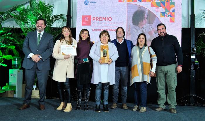 Lacalle Pou en entrega de premios