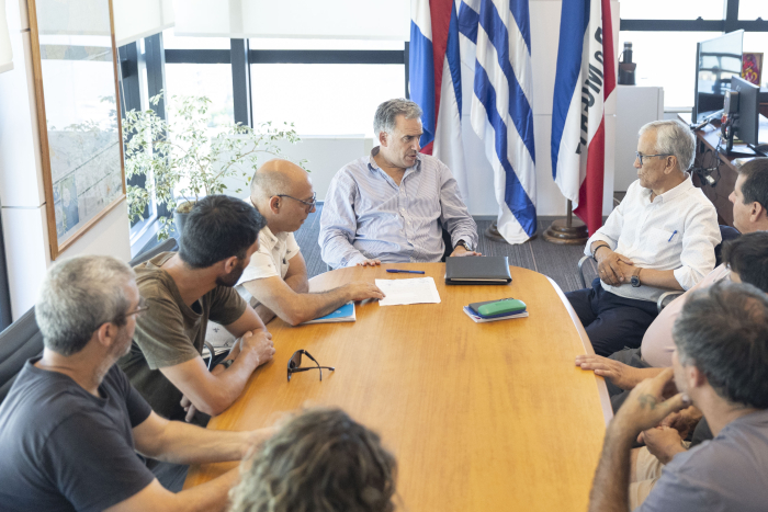 Orsi y Castillo con delegación de trabajadores lácteos