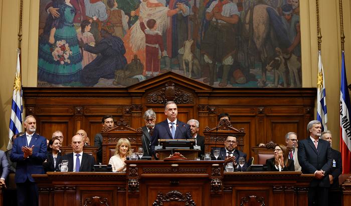 Yamandú Orsi durante su discurso en el Palacio Legislativo Yamandú Orsi durante su discurso en el Palacio Legislativo