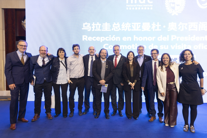 Delegación académica junto al presidente Yamandú Orsi