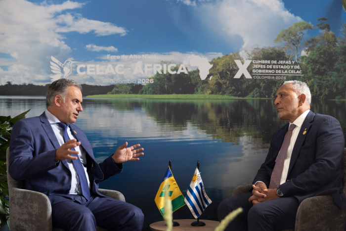 Yamandú Orsi y Godwin Friday