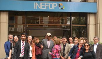 El actor estadounidense y activista por los derechos humanos Danny Glover en firma de convenio