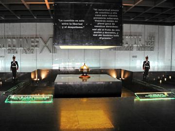 Mausoleo con la urna de Artigas