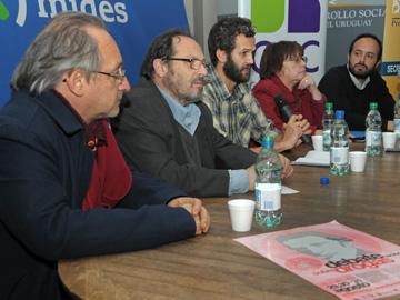 Ministro Olesker junto a otras autoridades