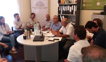 Enzo Benech reunido con autoridades locales y productores en Durazno