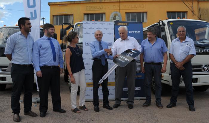 Autoridades presentan nueva flota de vehículos