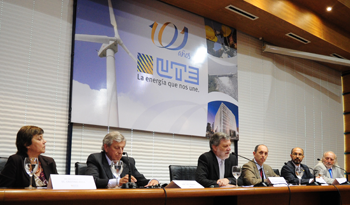 Autoridades en asunción de directores de UTE