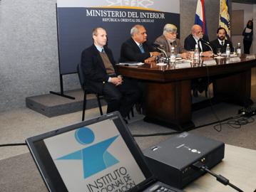 Mesa de autoridades en el acto de lanzamiento