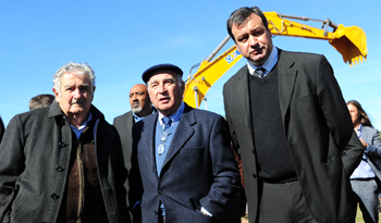 Presidente Mujica, intendente Artigas Barrios y director de OPP, Gabriel Frugoni