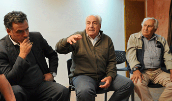 Ministro Víctor Rossi con intendente Yamandú Orsi, en el centro cívico de Colonia Nicolich