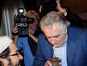 Presidente Mujica en Rio Grande do Sul, saluda a uruguayos.