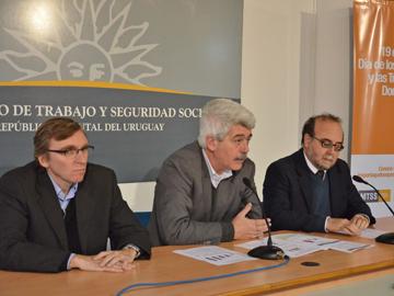 Autoridades en presentación de la campaña publicitaria televisiva acerca de trabajo doméstico