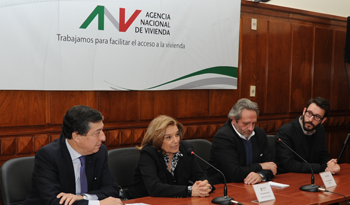 Autoridades en la asunción de Gustavo Borsari en la Agencia Nacional de Vivienda