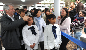 Presidente Tabaré Vázquez en visita a escuela 6 de Fray Bentos