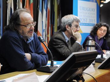 Autoridades en la "Mesa de Controversia" entre instituciones nacionales e internacionales
