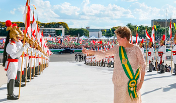 Dilma Rousseff en momentos de llegar a jurar como presidenta de Brasil por segunda vez consecutiva Dilma Rousseff en momentos de llegar a jurar como presidenta de Brasil por segunda vez consecutiva