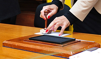 Colocación simbólica del matasello